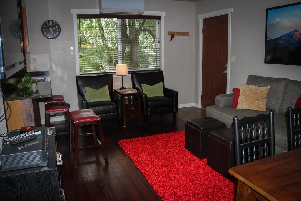 The 8Th Street Retreat Villa คาร์บอนเดล ภายนอก รูปภาพ